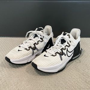 Nike LeBron Witness 6 Sneaker (Mens Size 8.5/Womens Size 10)